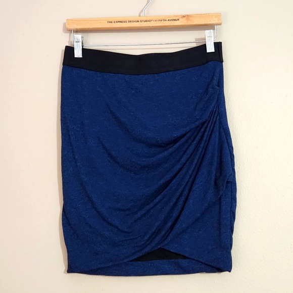 Express Rouched Skirt - Picture 2 of 5